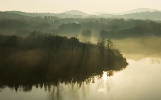 这抹墨韵山水，藏着初冬最治愈的浪漫～