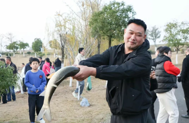 鱼跃人欢：茅山温泉谷上清湖首届捕鱼节盛大启幕